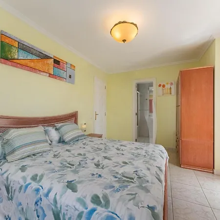 Apartment Overlooking Heated Pool *