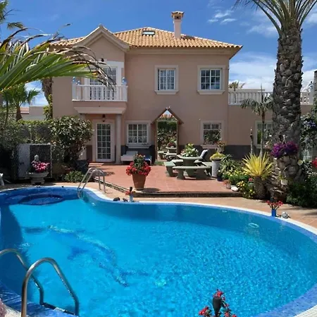 Overlooking Heated Pool Apartment El Medano (Tenerife)