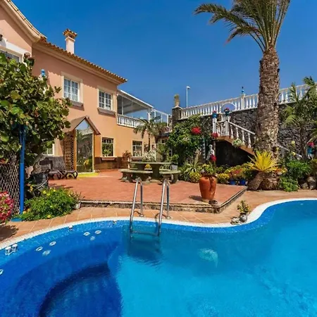 Overlooking Heated Pool Apartment